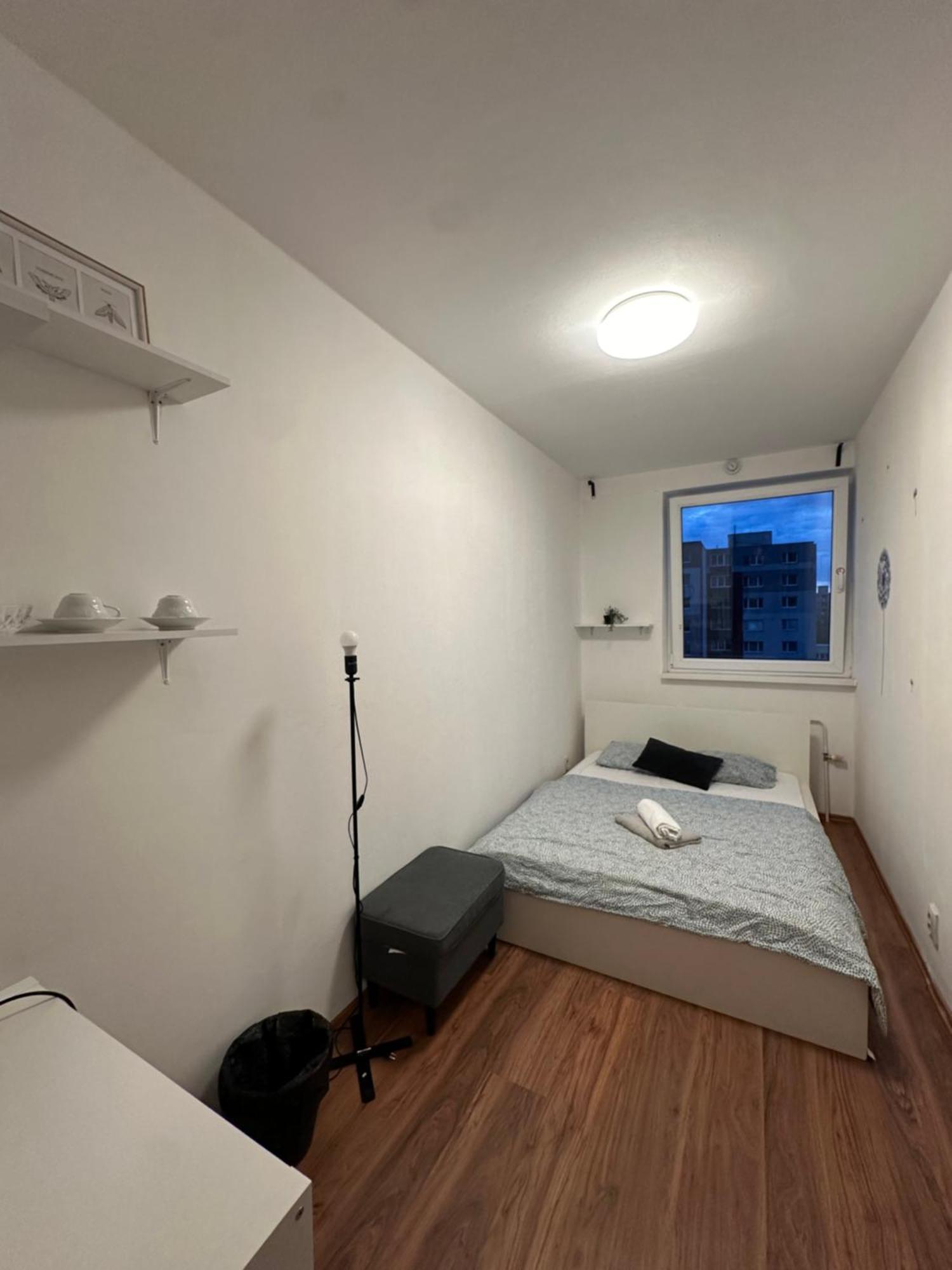 Room 1 Km From Center Bratislava Ngoại thất bức ảnh